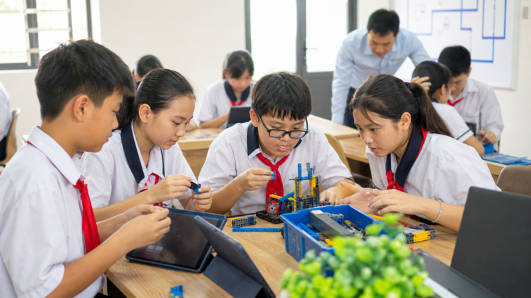 Khóa học lập trình Robotics cho học sinh lớp 6-7 - Chuyên sâu tư duy thuật toán